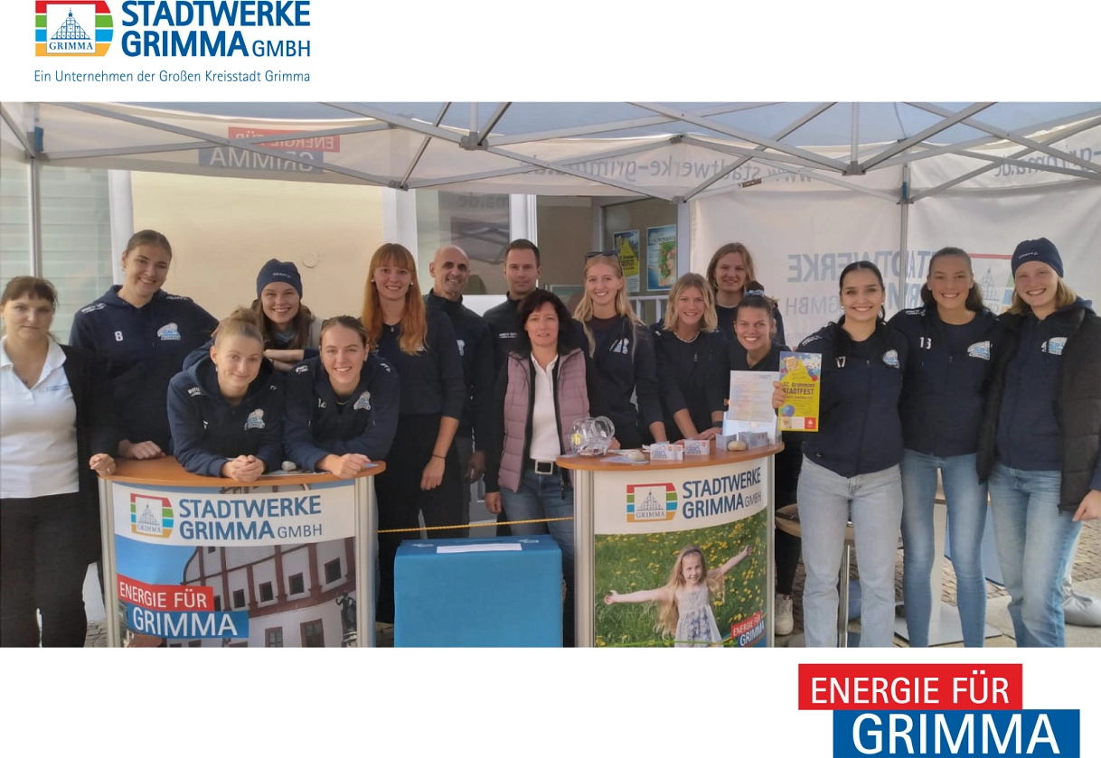 Zu sehen ist die erste Damenmannschaft des Volleyballvereins Grimma am Stand der Stadtwerke Grimma. © Stadtwerke Grimma GmbH